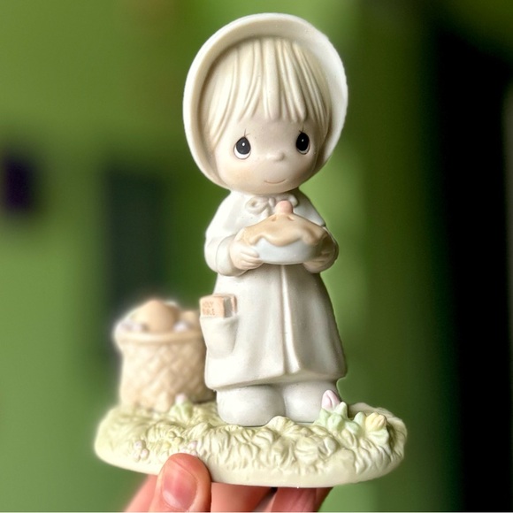 Precious Moments Other - VTG Porcelain Enesco Precious Moments November Month Motif Holding Pie Art Decor